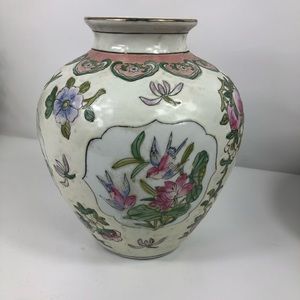 VASE Tongzhi Qing Tun Shi Porcelain China Hand Decorated Macau MultiColor Flower